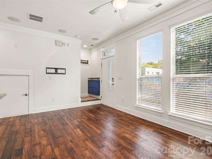 3509 Artists Way, Charlotte, NC 28205.  MLS# CAR4427885, YatesRealty ID 52926. 