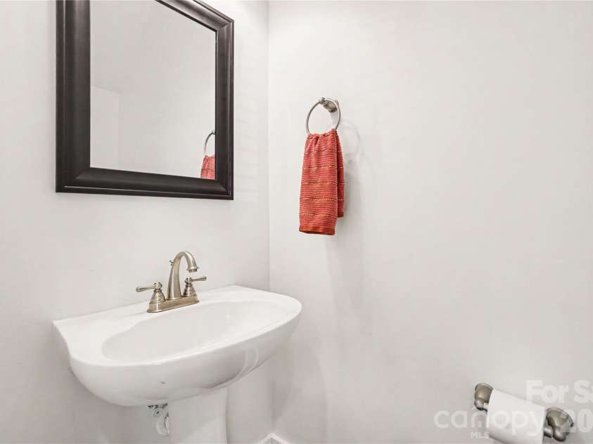 3509 Artists Way, Charlotte, NC 28205.  MLS# CAR4427885, YatesRealty ID 52926. 