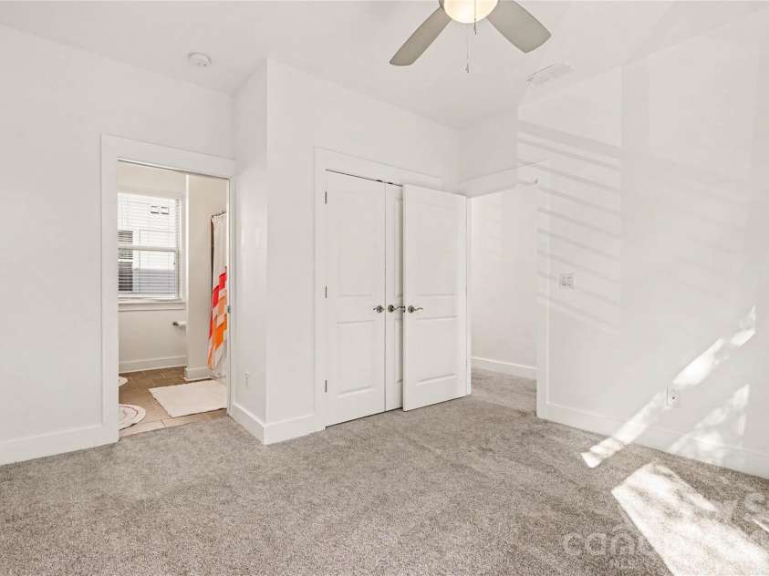 3509 Artists Way, Charlotte, NC 28205.  MLS# CAR4427885, YatesRealty ID 52926. 