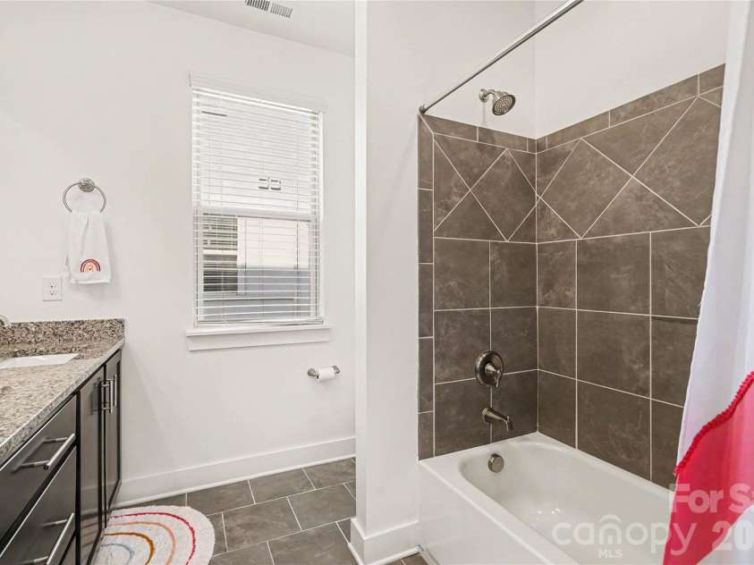 3509 Artists Way, Charlotte, NC 28205.  MLS# CAR4427885, YatesRealty ID 52926. 