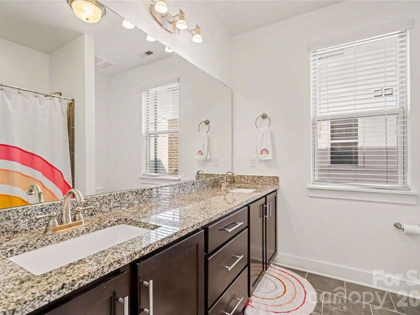 3509 Artists Way, Charlotte, NC 28205.  MLS# CAR4427885, YatesRealty ID 52926. 