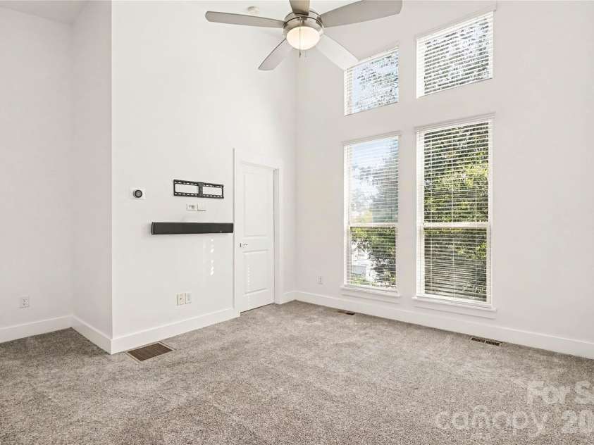 3509 Artists Way, Charlotte, NC 28205.  MLS# CAR4427885, YatesRealty ID 52926. 