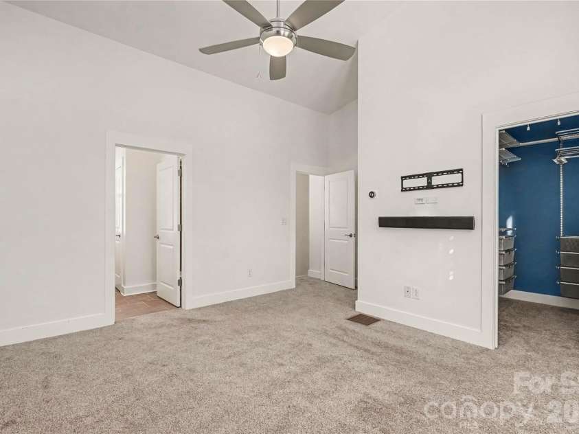 3509 Artists Way, Charlotte, NC 28205.  MLS# CAR4427885, YatesRealty ID 52926. 
