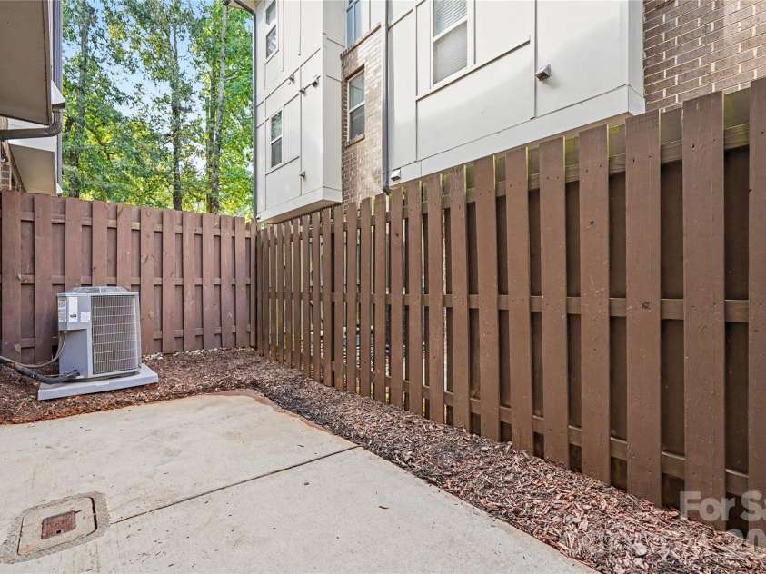 3509 Artists Way, Charlotte, NC 28205.  MLS# CAR4427885, YatesRealty ID 52926. 