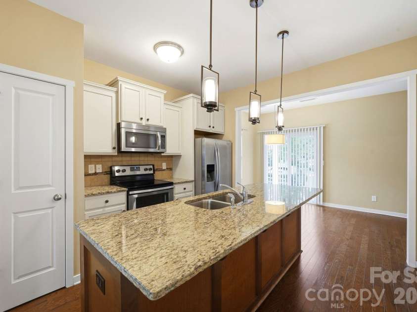 12766 Livengood Lane, Charlotte, NC 28269.  MLS# CAR4428024, YatesRealty ID 52929. 