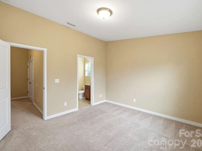 12766 Livengood Lane, Charlotte, NC 28269.  MLS# CAR4428024, YatesRealty ID 52929. 