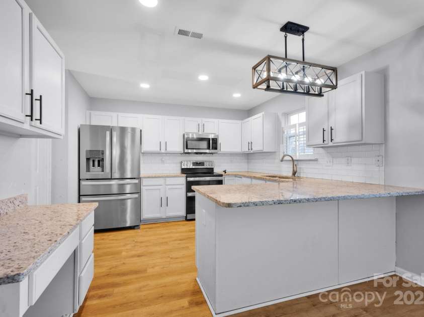 9150 Austin Ridge Lane, Charlotte, NC 28214.  MLS# CAR4213004, YatesRealty ID 5293. 