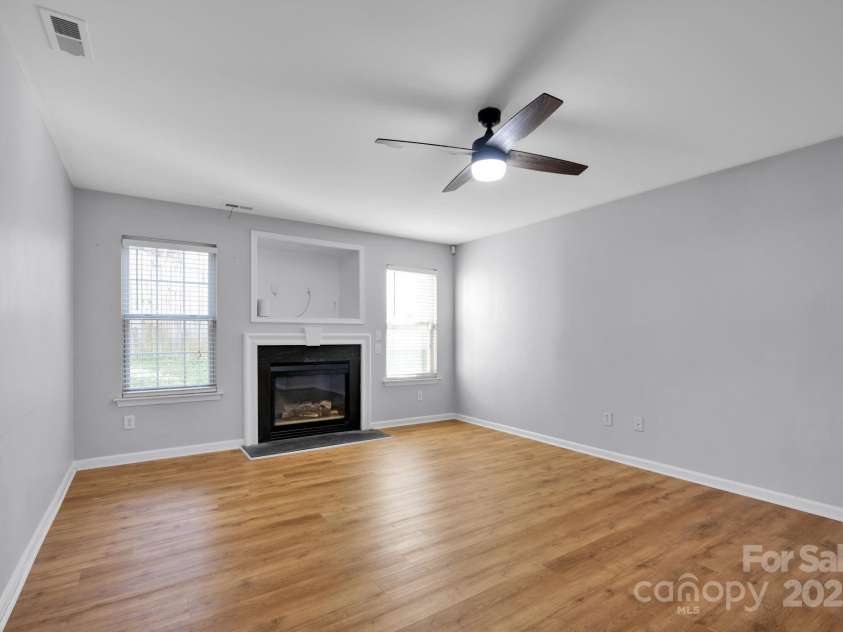 9150 Austin Ridge Lane, Charlotte, NC 28214.  MLS# CAR4213004, YatesRealty ID 5293. 