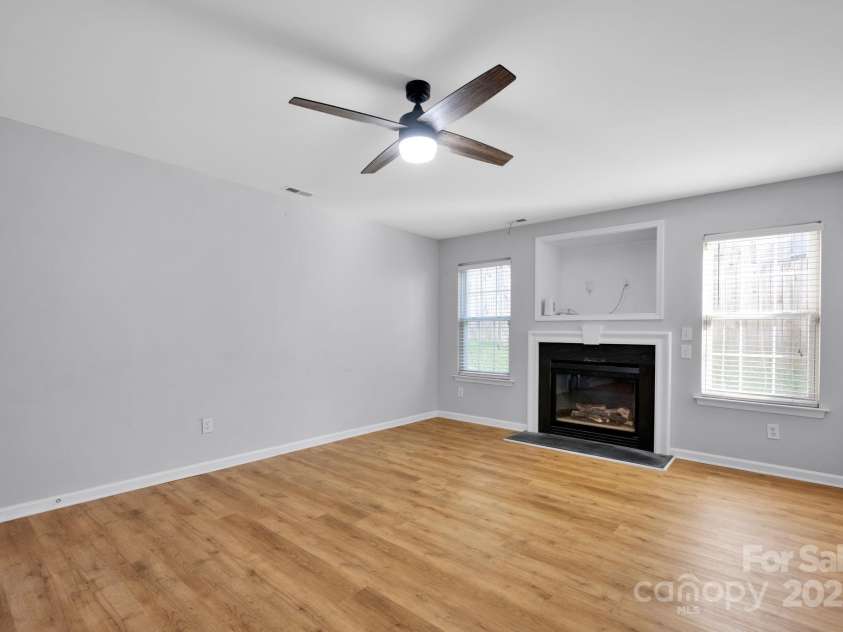 9150 Austin Ridge Lane, Charlotte, NC 28214.  MLS# CAR4213004, YatesRealty ID 5293. 