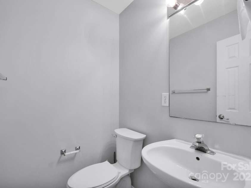 9150 Austin Ridge Lane, Charlotte, NC 28214.  MLS# CAR4213004, YatesRealty ID 5293. 