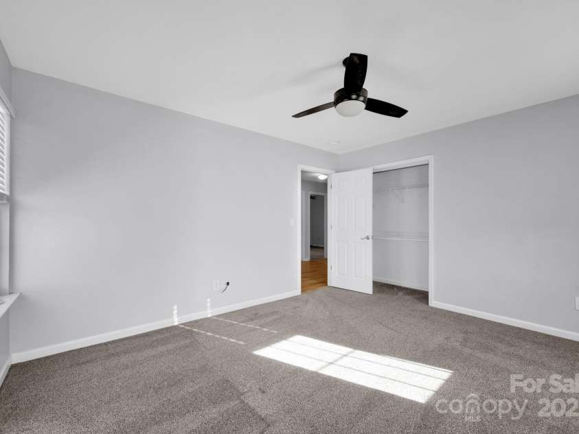 9150 Austin Ridge Lane, Charlotte, NC 28214.  MLS# CAR4213004, YatesRealty ID 5293. 