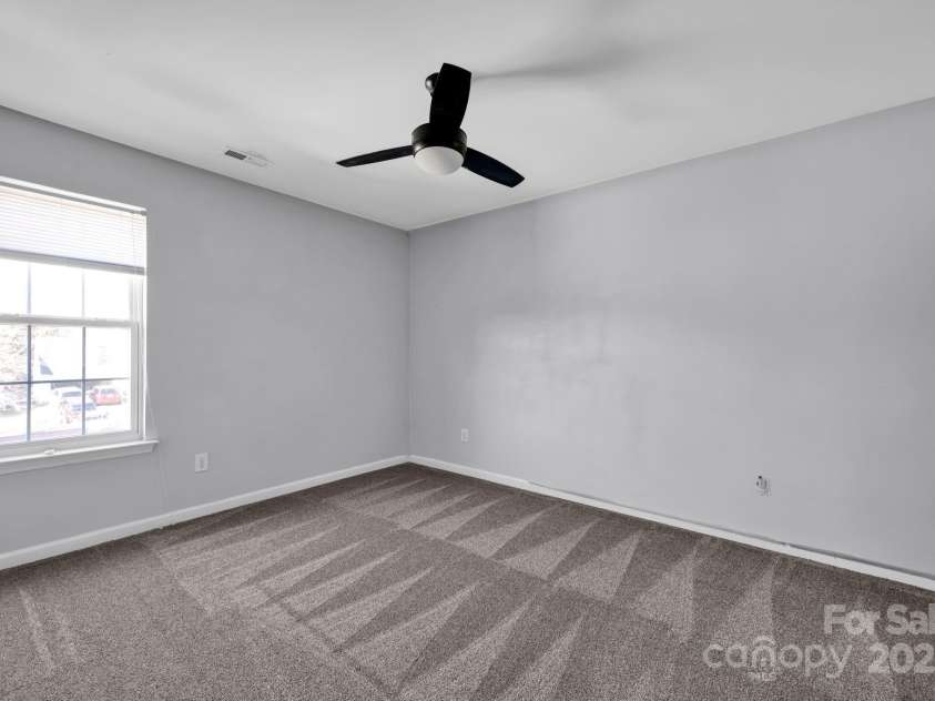 9150 Austin Ridge Lane, Charlotte, NC 28214.  MLS# CAR4213004, YatesRealty ID 5293. 