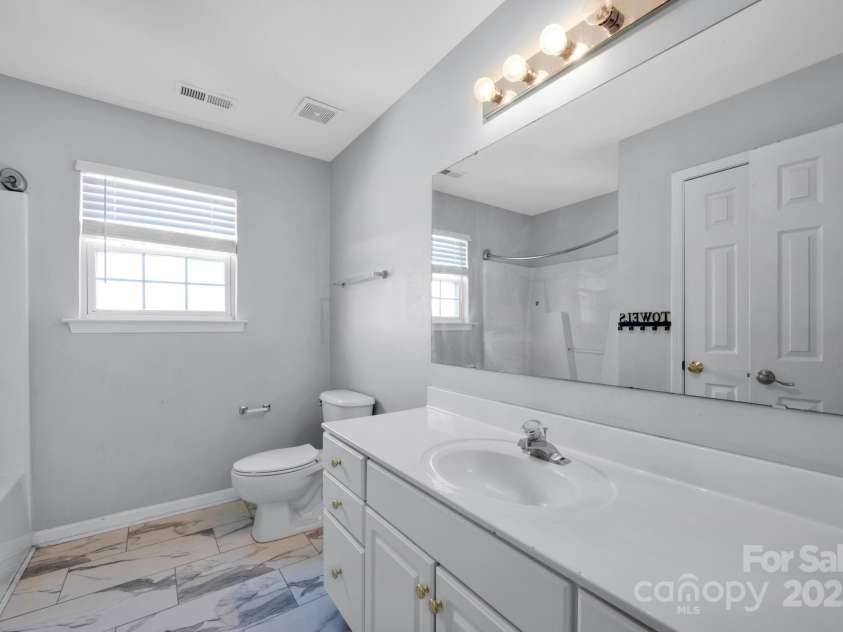 9150 Austin Ridge Lane, Charlotte, NC 28214.  MLS# CAR4213004, YatesRealty ID 5293. 