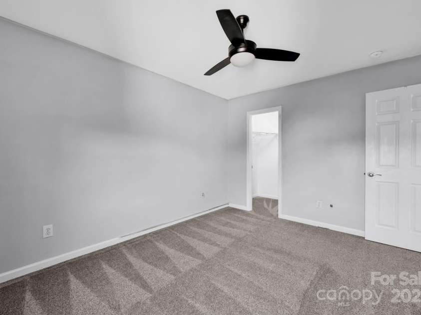 9150 Austin Ridge Lane, Charlotte, NC 28214.  MLS# CAR4213004, YatesRealty ID 5293. 