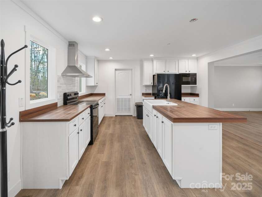 92 Jarrett Drive, Bakersville, NC 28705.  MLS# CAR4332689, YatesRealty ID 5293. 
