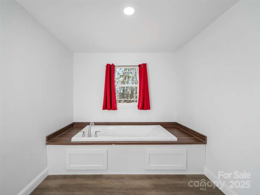 92 Jarrett Drive, Bakersville, NC 28705.  MLS# CAR4332689, YatesRealty ID 5293. 