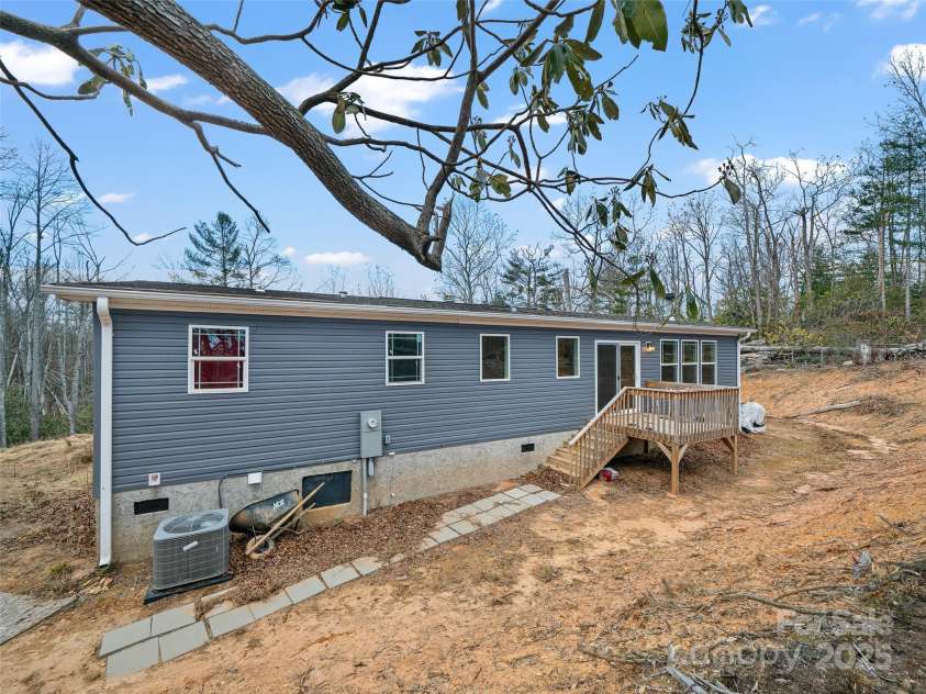 92 Jarrett Drive, Bakersville, NC 28705.  MLS# CAR4332689, YatesRealty ID 5293. 