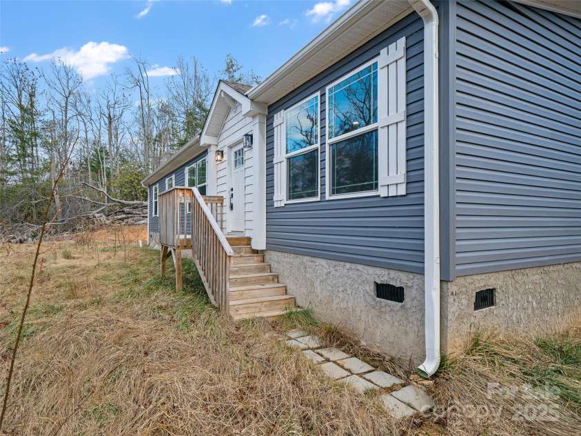 92 Jarrett Drive, Bakersville, NC 28705.  MLS# CAR4332689, YatesRealty ID 5293. 