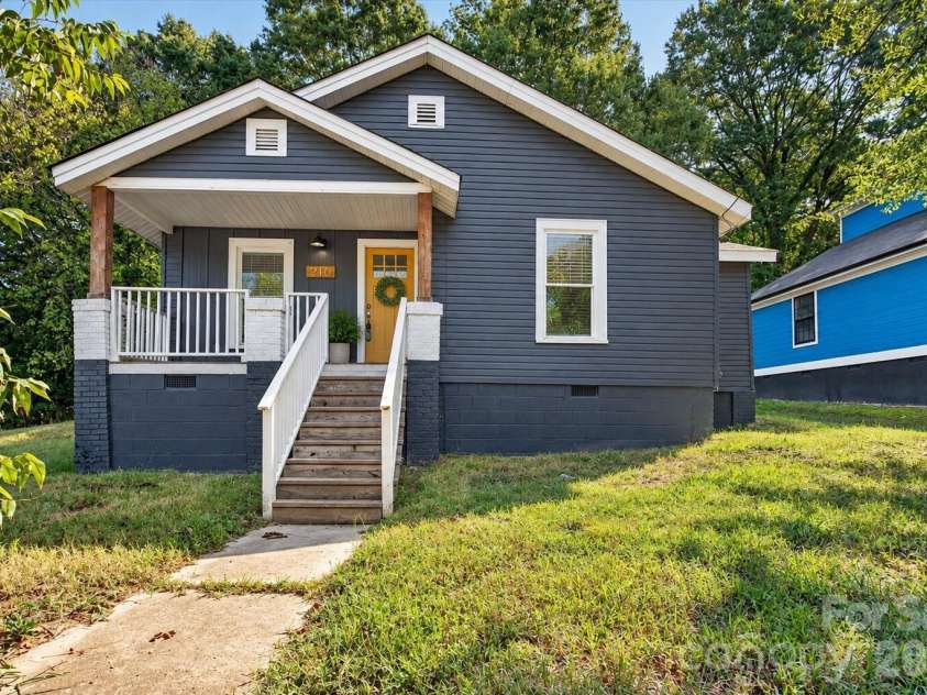216 Vance Street, Gastonia, NC 28052.  MLS# CAR4427804, YatesRealty ID 52931. 
