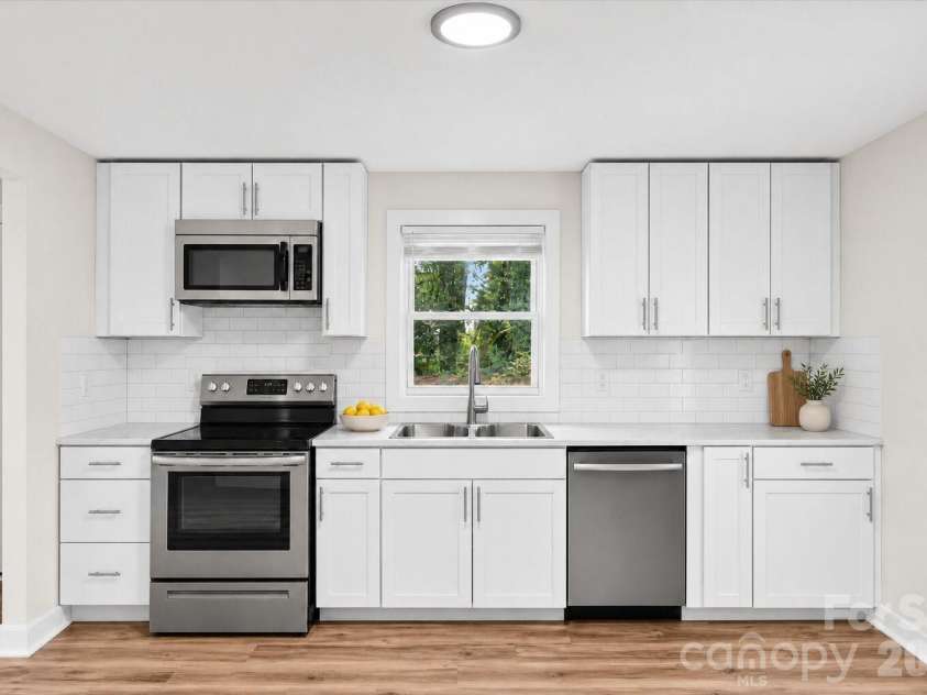 216 Vance Street, Gastonia, NC 28052.  MLS# CAR4427804, YatesRealty ID 52931. Kitchen
