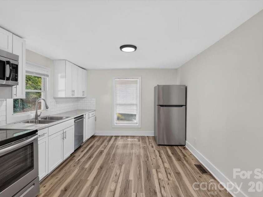 216 Vance Street, Gastonia, NC 28052.  MLS# CAR4427804, YatesRealty ID 52931. Kitchen