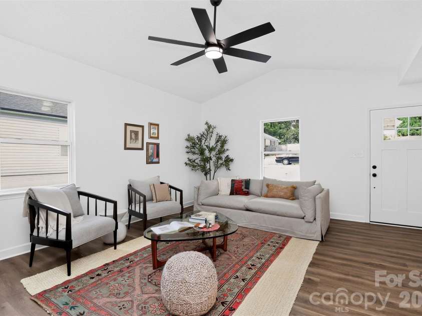 521 Katonah Avenue, Charlotte, NC 28208.  MLS# CAR4427639, YatesRealty ID 52933. 