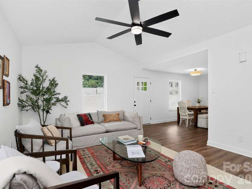 521 Katonah Avenue, Charlotte, NC 28208.  MLS# CAR4427639, YatesRealty ID 52933. 