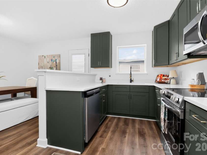 521 Katonah Avenue, Charlotte, NC 28208.  MLS# CAR4427639, YatesRealty ID 52933. 