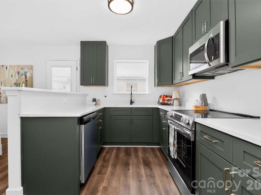 521 Katonah Avenue, Charlotte, NC 28208.  MLS# CAR4427639, YatesRealty ID 52933. 