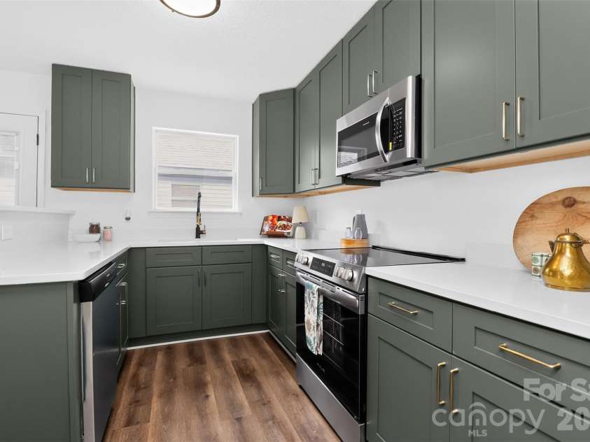 521 Katonah Avenue, Charlotte, NC 28208.  MLS# CAR4427639, YatesRealty ID 52933. 