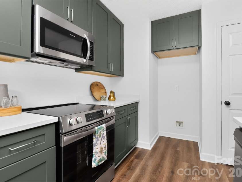 521 Katonah Avenue, Charlotte, NC 28208.  MLS# CAR4427639, YatesRealty ID 52933. 