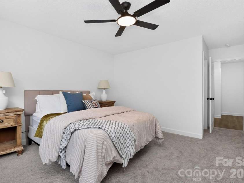 521 Katonah Avenue, Charlotte, NC 28208.  MLS# CAR4427639, YatesRealty ID 52933. 