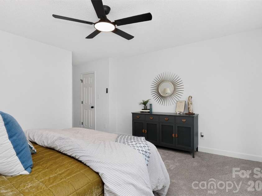 521 Katonah Avenue, Charlotte, NC 28208.  MLS# CAR4427639, YatesRealty ID 52933. 