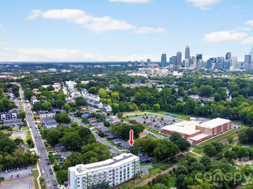 521 Katonah Avenue, Charlotte, NC 28208.  MLS# CAR4427639, YatesRealty ID 52933. 