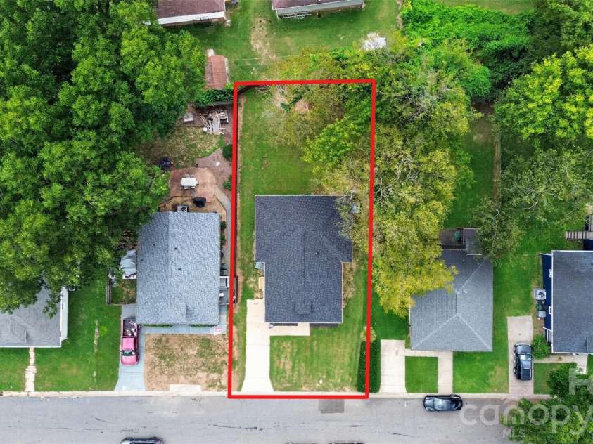 521 Katonah Avenue, Charlotte, NC 28208.  MLS# CAR4427639, YatesRealty ID 52933. 