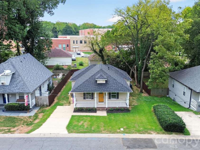 521 Katonah Avenue, Charlotte, NC 28208.  MLS# CAR4427639, YatesRealty ID 52933. 