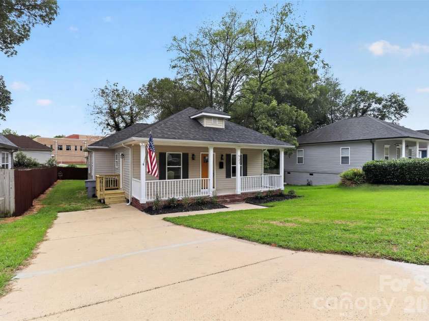 521 Katonah Avenue, Charlotte, NC 28208.  MLS# CAR4427639, YatesRealty ID 52933. 