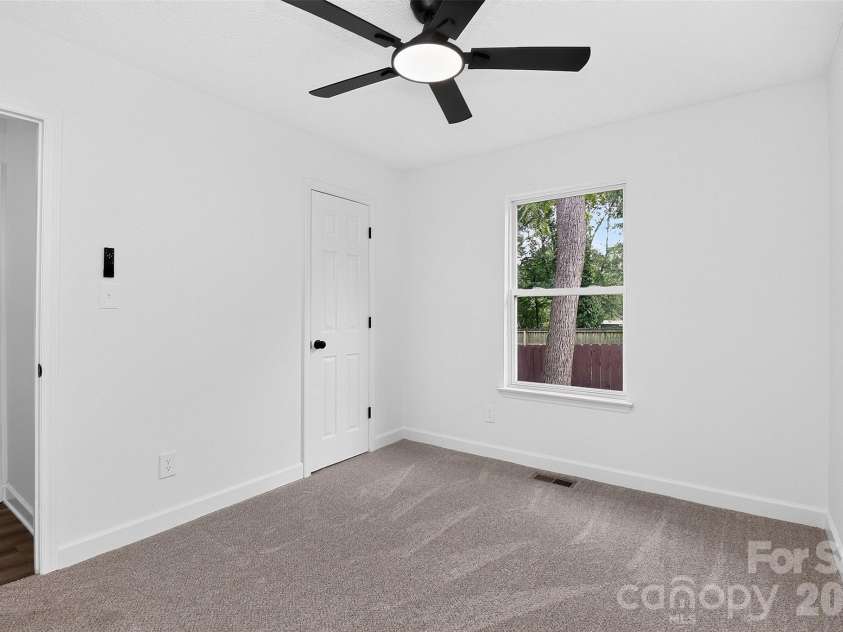 521 Katonah Avenue, Charlotte, NC 28208.  MLS# CAR4427639, YatesRealty ID 52933. Bedroom 3