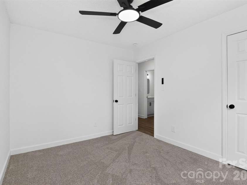 521 Katonah Avenue, Charlotte, NC 28208.  MLS# CAR4427639, YatesRealty ID 52933. Bedroom 3
