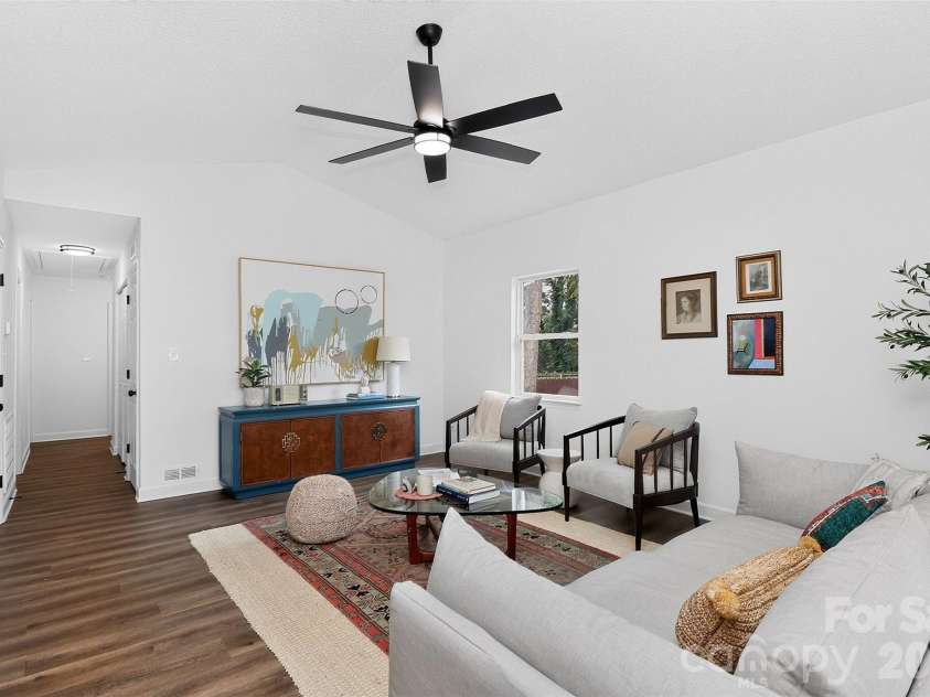 521 Katonah Avenue, Charlotte, NC 28208.  MLS# CAR4427639, YatesRealty ID 52933. Living Room