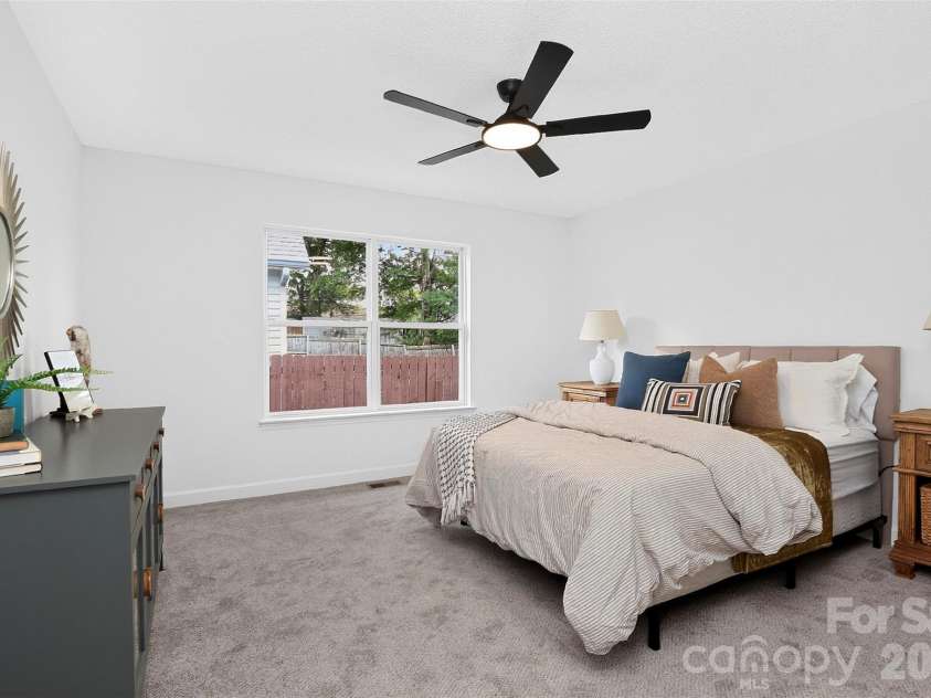 521 Katonah Avenue, Charlotte, NC 28208.  MLS# CAR4427639, YatesRealty ID 52933. Primary Bedroom