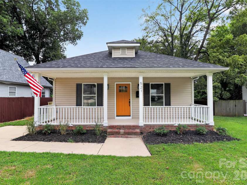 521 Katonah Avenue, Charlotte, NC 28208.  MLS# CAR4427639, YatesRealty ID 52933. Welcome Home!