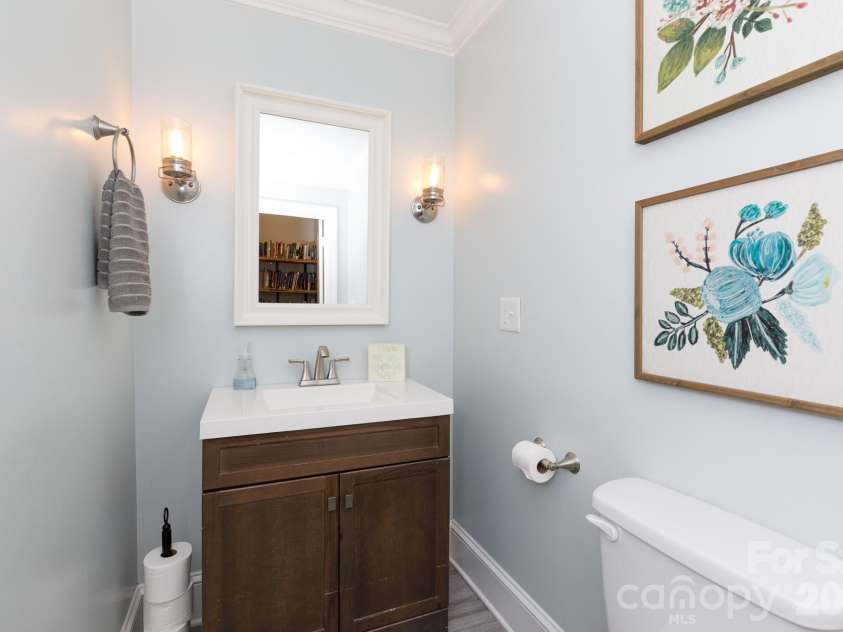 411 Dale Avenue, Gastonia, NC 28052.  MLS# CAR4427569, YatesRealty ID 52936. 1/2 bath on main
