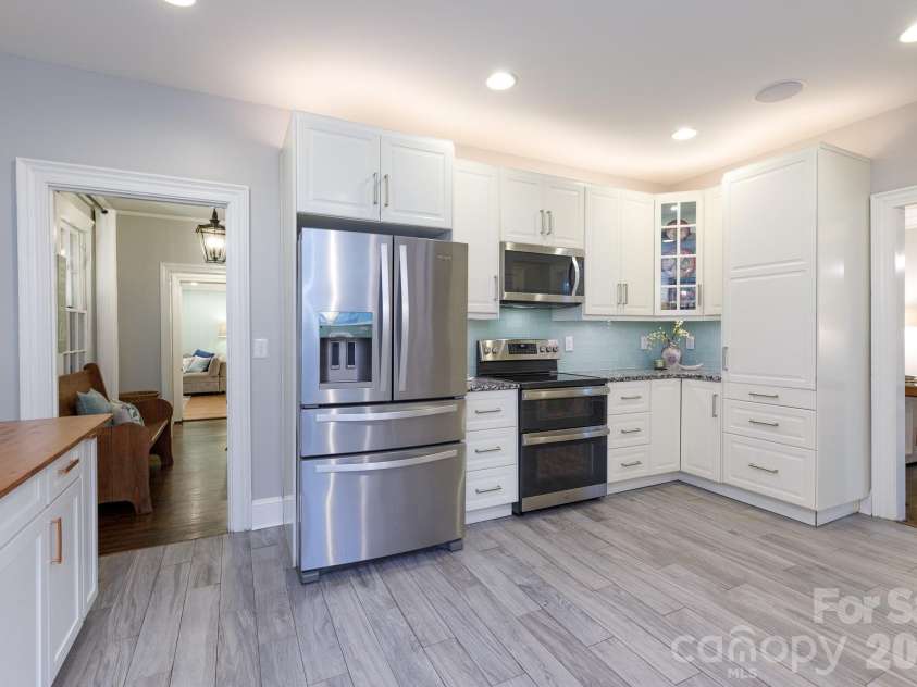 411 Dale Avenue, Gastonia, NC 28052.  MLS# CAR4427569, YatesRealty ID 52936. Fridge and double oven