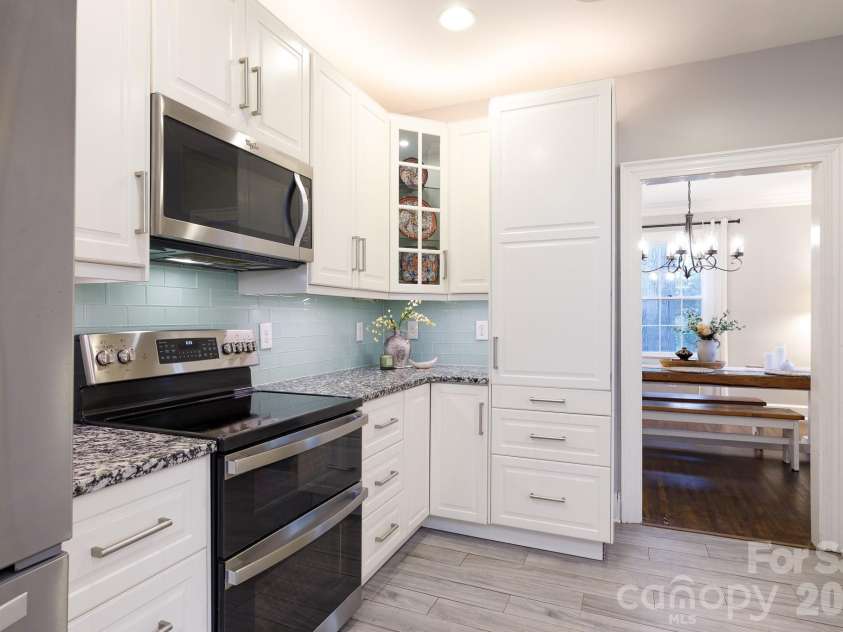 411 Dale Avenue, Gastonia, NC 28052.  MLS# CAR4427569, YatesRealty ID 52936. Kitchen next to dining room