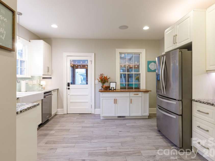 411 Dale Avenue, Gastonia, NC 28052.  MLS# CAR4427569, YatesRealty ID 52936. Recessed lighting and under counter task lighting
