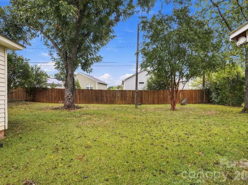 7033 Starvalley Drive, Charlotte, NC 28210.  MLS# CAR4427394, YatesRealty ID 52938. Check out the huge Pecan tree back here