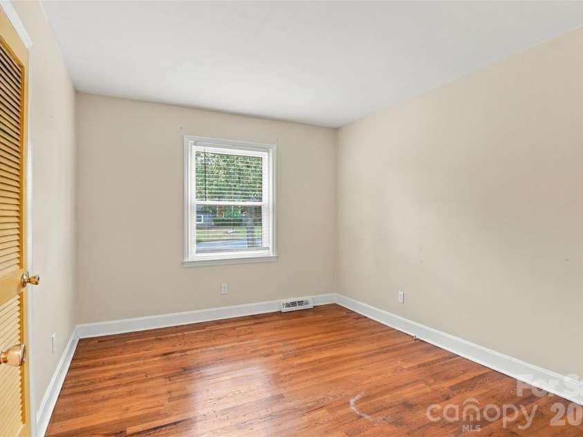 7033 Starvalley Drive, Charlotte, NC 28210.  MLS# CAR4427394, YatesRealty ID 52938. Third bedroom could also be second office
