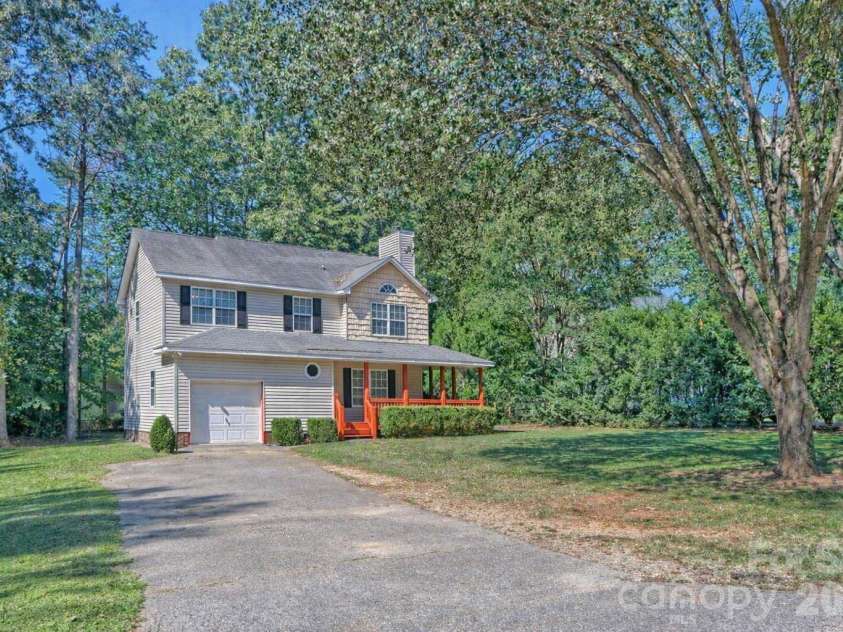 7742 Red Robin Trail, Denver, NC 28037.  MLS# CAR4427301, YatesRealty ID 52942. 
