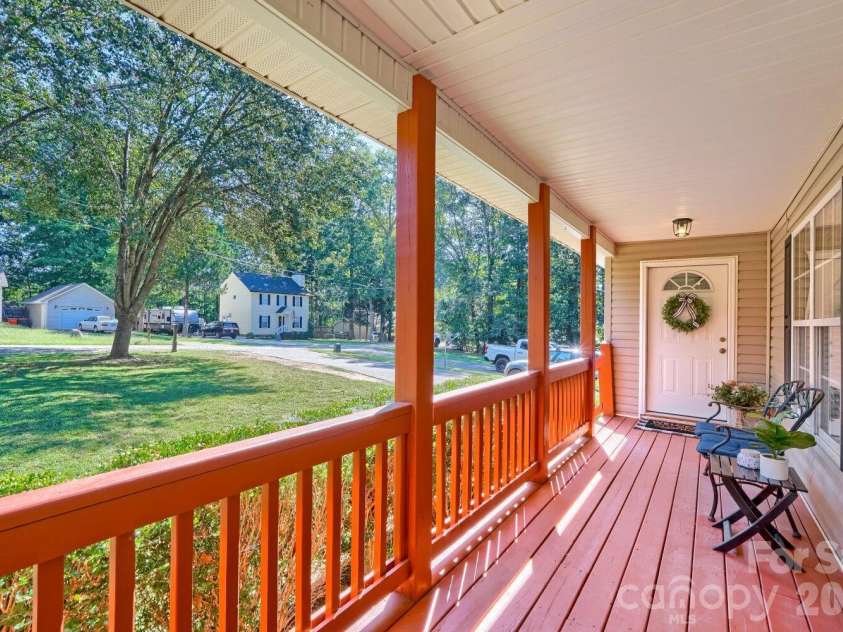 7742 Red Robin Trail, Denver, NC 28037.  MLS# CAR4427301, YatesRealty ID 52942. 